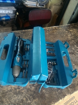 ชุดไขควงไร้สาย Makita ของแท้ ขนาด 4.8 V.   มีดอกเครื่องมือต่างๆให้ครบชุด ชาร์ทและตัวไขควง