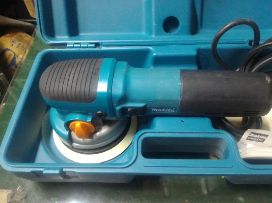เครื่องขัดกระดาษทรายของใหม่ ยี่ห้อ  Makita แท้ตัวขนาดใหญ่กำลัง 750 W. ใช้แผ่นกระดาษทรายขนาด 6 นิ้ว