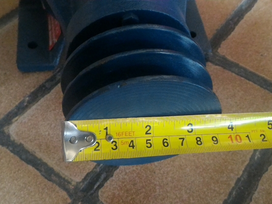 ปั็มน้ำแรงดันของใหม่มีตัวเดียว ยี่ห้อ HIER ท่อน้ำเข้า - ออก ขนาด 3 นิ้ว  มีพลูเลย์ขับปั๋มขนาด  3.5 นิ้ว