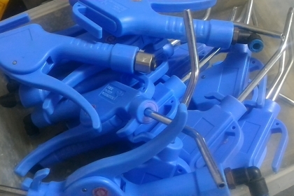 ปืนเป่าลม WINTON  ของอเมริกา เป็นพลาสติกความหนาแน่นสูงทนการกดกร่อน เทสการทำงานให้ทุกอันไม่มีรั่ว ซึม น้ำหนักเบา ก้านเป๋ายาว (มีแค่ 40 อัน)