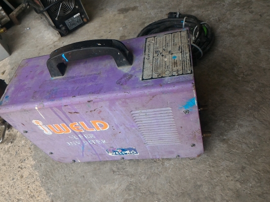 เครื่องเชื่อมไฟฟ้า  DC อินเวอร์ขนาดพกพา ยี่ห้อ IWELD  ปรับกรแสได้ 160 A.  จ่ายไฟฟ้าเชื่อมเป็นแบบ DC เชื่อมง่าย