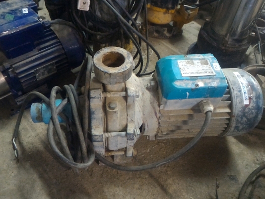 ปั็มน้ำแรงดันสูงขนาด 2 แรงม้า ยี่ห้อ SECO ท่อเข้า 1.5 นิ้ว ดันน้ำขึ้นได้สูงถึง 58 เมตร