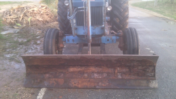 ขายรถไถFORD รุ่น5000  77  กรองเล็ก   มีใบอินวอยพร้อม