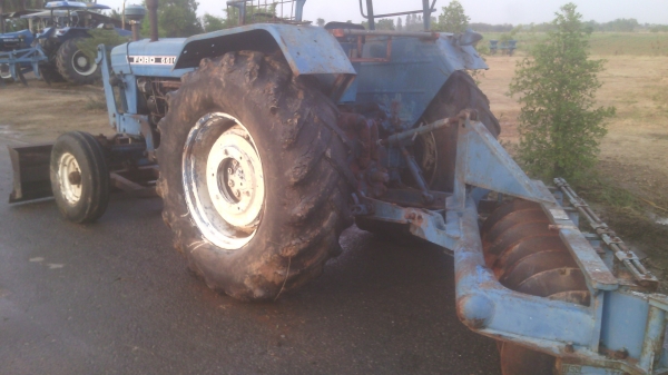 ขายรถไถFORD รุ่น5000  77  กรองเล็ก   มีใบอินวอยพร้อม