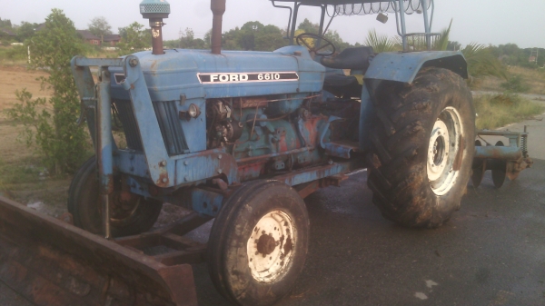 ขายรถไถFORD รุ่น5000  77  กรองเล็ก   มีใบอินวอยพร้อม