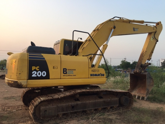 ขายด่วน!! Komatsu PC200-8 9,000 ชม.สภาพสวยๆค่ะ