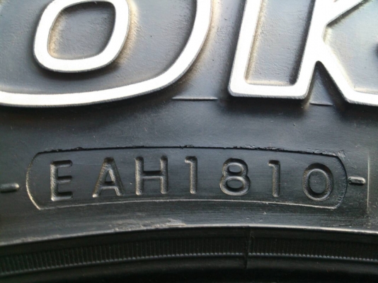 ขายยาง YOKOHAMA  A/T 265/70R16 ยางปี10 ดอกยางเต็มหนาเทากันใช้งานน้อยสวยๆ จำนวน 1 ชุด