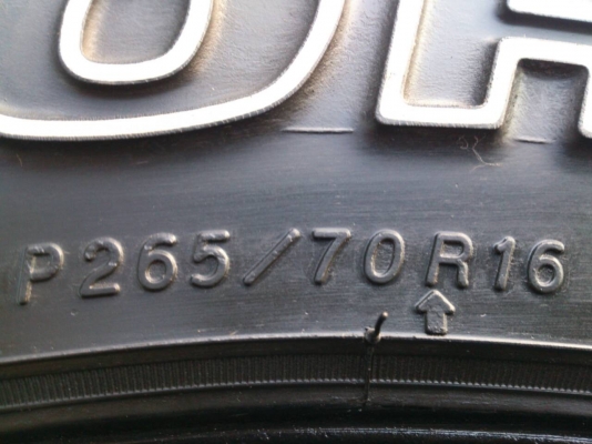 ขายยาง YOKOHAMA  A/T 265/70R16 ยางปี10 ดอกยางเต็มหนาเทากันใช้งานน้อยสวยๆ จำนวน 1 ชุด