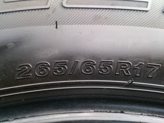 ขายยาง บริดสโตน 265/65R17 ยางสัปดาห์ที่40 ปี14  ดอกยางเต็มหนาสดเท่ากันไม่แตกลายไม่ร้าวไม่กินข้างไม่มีปะสวยมากๆ  จำนวน 1 ชุด