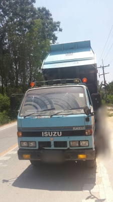 รถอีซูซู 6 ล้อดั้ม NKR เปลื่ยนเครื่อง 110 แรงม้า. ปี 36.    สนใจติดต่อ  081 - 6079515