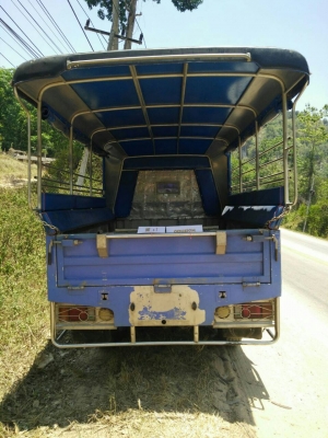 รถอีซูซุ 4 ล้อ NKR 88 แรงม้า. ปี 47.    สนใจติดต่อ  081 - 6079515