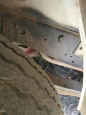 รถอีซูซุ 4 ล้อ NKR 88 แรงม้า. ปี 47.    สนใจติดต่อ  081 - 6079515