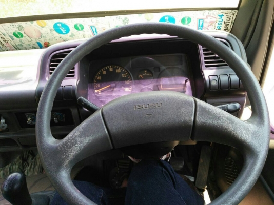 รถอีซูซุ 4 ล้อ NKR 88 แรงม้า. ปี 47.    สนใจติดต่อ  081 - 6079515