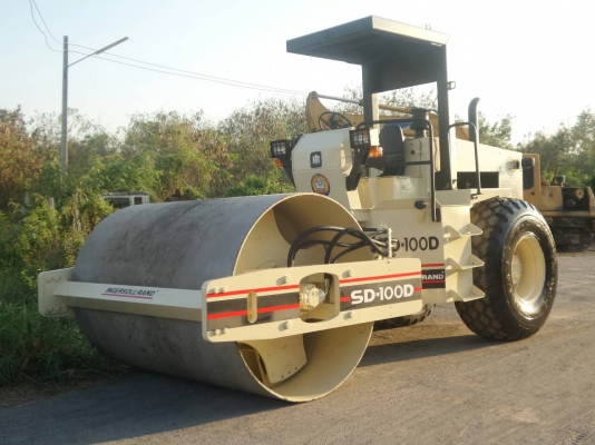 ขายรถบด INGERSOLLRAND  SD-100D เอกสารเล่มทะเบียน ราคา 1100000
