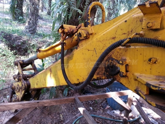 รถแบคโฮ KOMATSU PC 50UU มีหัวคลีบไม้และอ๋อยและบุ๋นกี๋แถมให้ พร้อมอะหลั่ย