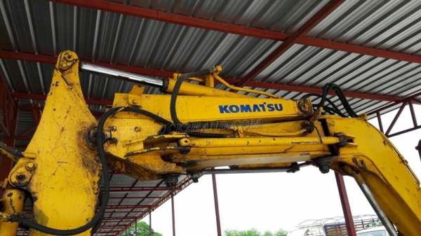 รถแบคโฮ KOMATSU PC 50UU มีหัวคลีบไม้และอ๋อยและบุ๋นกี๋แถมให้ พร้อมอะหลั่ย