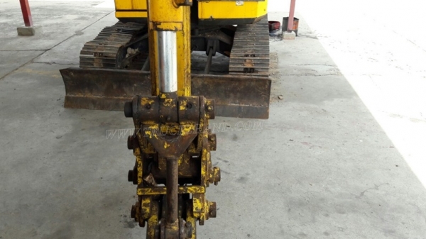 รถแบคโฮ KOMATSU PC 50UU มีหัวคลีบไม้และอ๋อยและบุ๋นกี๋แถมให้ พร้อมอะหลั่ย