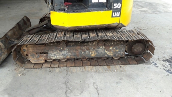รถแบคโฮ KOMATSU PC 50UU มีหัวคลีบไม้และอ๋อยและบุ๋นกี๋แถมให้ พร้อมอะหลั่ย