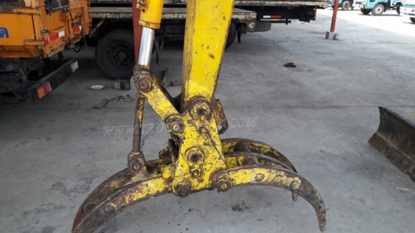 รถแบคโฮ KOMATSU PC 50UU มีหัวคลีบไม้และอ๋อยและบุ๋นกี๋แถมให้ พร้อมอะหลั่ย