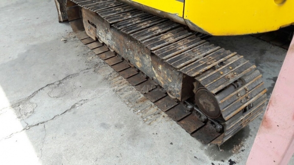 รถแบคโฮ KOMATSU PC 50UU มีหัวคลีบไม้และอ๋อยและบุ๋นกี๋แถมให้ พร้อมอะหลั่ย