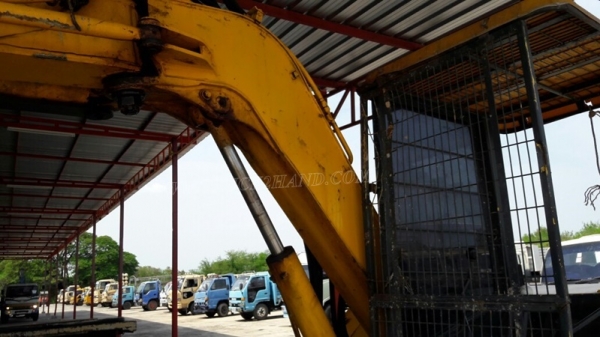 รถแบคโฮ KOMATSU PC 50UU มีหัวคลีบไม้และอ๋อยและบุ๋นกี๋แถมให้ พร้อมอะหลั่ย