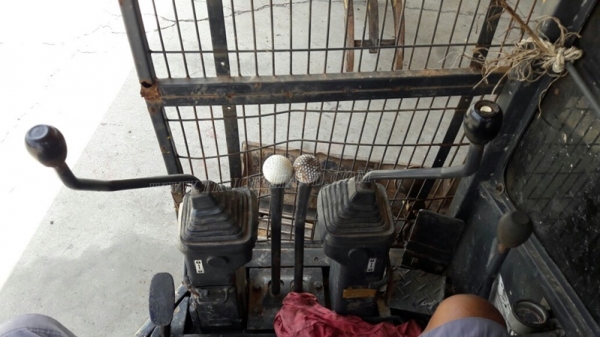 รถแบคโฮ KOMATSU PC 50UU มีหัวคลีบไม้และอ๋อยและบุ๋นกี๋แถมให้ พร้อมอะหลั่ย