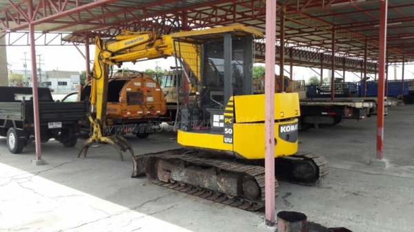 รถแบคโฮ KOMATSU PC 50UU มีหัวคลีบไม้และอ๋อยและบุ๋นกี๋แถมให้ พร้อมอะหลั่ย