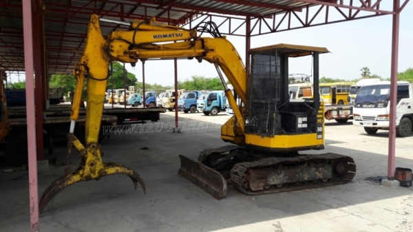 รถแบคโฮ KOMATSU PC 50UU มีหัวคลีบไม้และอ๋อยและบุ๋นกี๋แถมให้ พร้อมอะหลั่ย