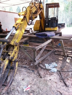 รถแบคโฮ KOMATSU PC 50UU มีหัวคลีบไม้และอ๋อยและบุ๋นกี๋แถมให้ พร้อมอะหลั่ย