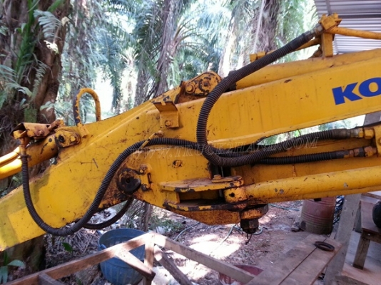 รถแบคโฮ KOMATSU PC 50UU มีหัวคลีบไม้และอ๋อยและบุ๋นกี๋แถมให้ พร้อมอะหลั่ย