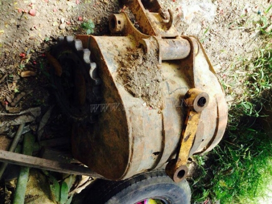 รถแบคโฮ KOMATSU PC 50UU มีหัวคลีบไม้และอ๋อยและบุ๋นกี๋แถมให้ พร้อมอะหลั่ย