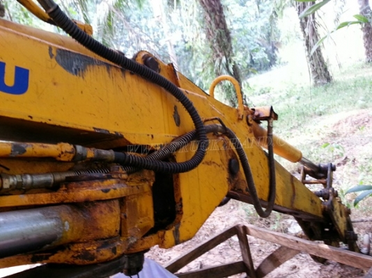 รถแบคโฮ KOMATSU PC 50UU มีหัวคลีบไม้และอ๋อยและบุ๋นกี๋แถมให้ พร้อมอะหลั่ย