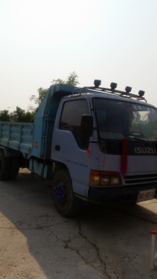 ขายรถ6ล้อดั้ม isuzu npr 120แรงท้ายF เครื่องดี คัชซีสวย ทะเบียนไม่ขาดเอกสารพร้อม สนใจ 099-2489947