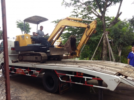 ขายรถแบคโฮ รถนำเข้าจากญี่ปุ่น ติดต่อ 086-775-7900, 086-324-1992