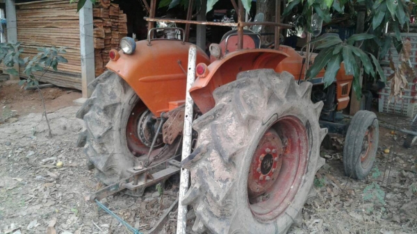 ฝากขาย รถไถคูโบต้า L3001 พร้อมโรตารี่  รถสมบูล พร้อมใช้ เครื่องติดง่าย เกียร์ดี เฟืองดี ยางหลังใหม่ เนื้อผิวรถสวย