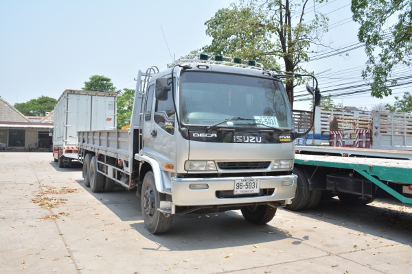 ISUZU DECA 230 hp รถห้าง กระบะบรรทุกยาว 7.50 m