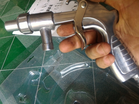 ชุดปืนพ่นทรายทำความสะอาดผิวชิ้นงาน แค่ต่อลมเข้าใช้งานดูทรายหรือผงเหล็กพ่นได้เลย