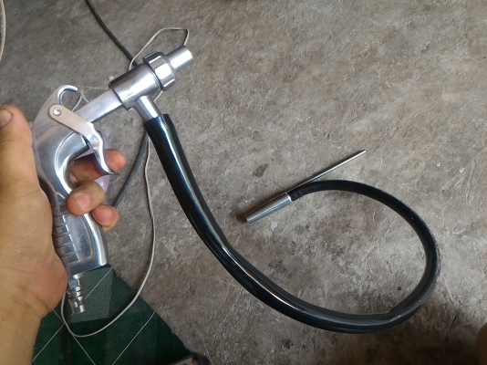 ชุดปืนพ่นทรายทำความสะอาดผิวชิ้นงาน แค่ต่อลมเข้าใช้งานดูทรายหรือผงเหล็กพ่นได้เลย