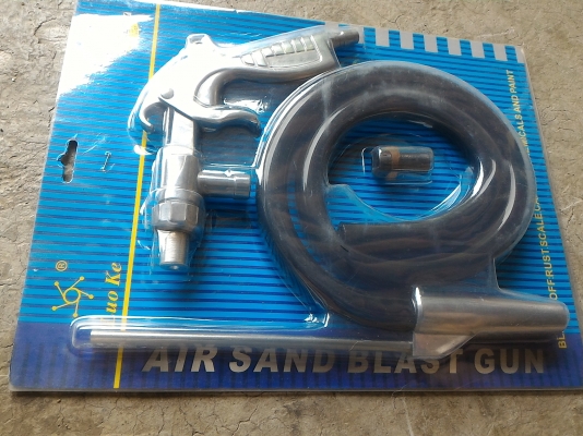 ชุดปืนพ่นทรายทำความสะอาดผิวชิ้นงาน แค่ต่อลมเข้าใช้งานดูทรายหรือผงเหล็กพ่นได้เลย