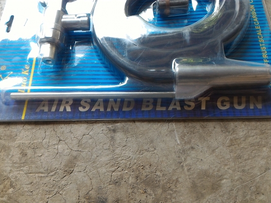 ชุดปืนพ่นทรายทำความสะอาดผิวชิ้นงาน แค่ต่อลมเข้าใช้งานดูทรายหรือผงเหล็กพ่นได้เลย