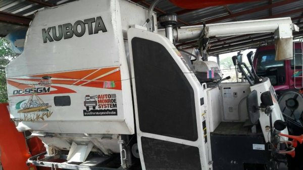 ขายด่วนรถเกี่ยวข้าว คูโบต้า DC 95 PLUS  รุ่นปี 56  ราคา 570,000 ราคานี่ปิดงวดสุดท้ายเรียบร้อย  1,0xx  ชั่วโมง