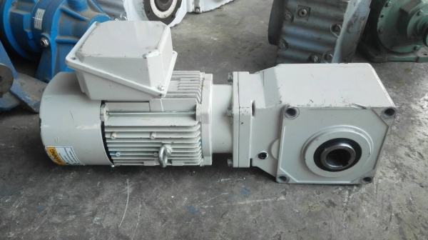 ** ขายแล้วครับ!! ** มอเตอร์เกียร์ Sumitomo Hyponic Drive มีเบรคในตัว 1 HP 380V ทด 1:20 ความเร็วรอบ 75 RPM เหมือนใหม่ 98\% มาเทสได้เลย!!