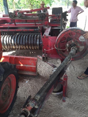 ขายเครื่องอัดฟาง แมสซี่ 124 ป้ายเหลือง สวยๆๆ