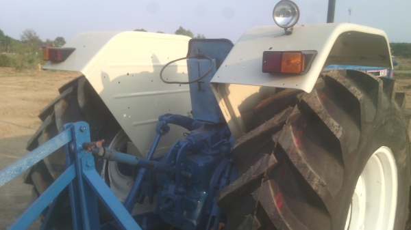 ขายรถไถฟอรด็รุถ่น6610    สองเพลาคานหน้าคาลาโล่   มีใบอินวอย0810076640