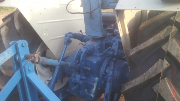 ขายรถไถฟอรด็รุถ่น6610    สองเพลาคานหน้าคาลาโล่   มีใบอินวอย0810076640