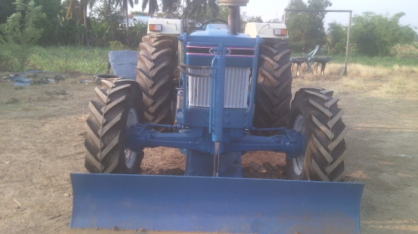 ขายรถไถฟอรด็รุถ่น6610    สองเพลาคานหน้าคาลาโล่   มีใบอินวอย0810076640