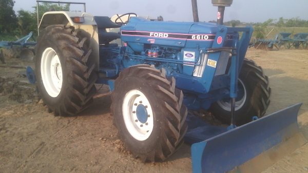 ขายรถไถฟอรด็รุถ่น6610    สองเพลาคานหน้าคาลาโล่   มีใบอินวอย0810076640