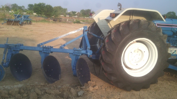 ขายรถไถฟอรด็รุถ่น6610    สองเพลาคานหน้าคาลาโล่   มีใบอินวอย0810076640