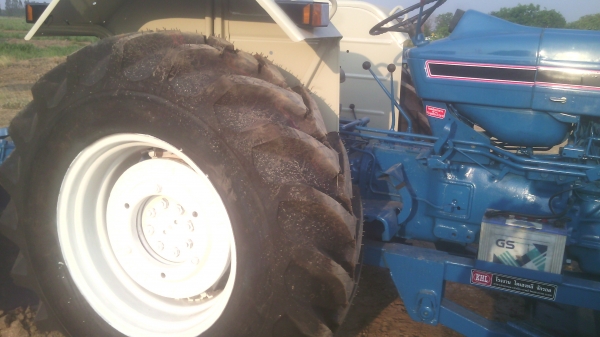 ขายรถไถฟอรด็รุถ่น6610    สองเพลาคานหน้าคาลาโล่   มีใบอินวอย0810076640