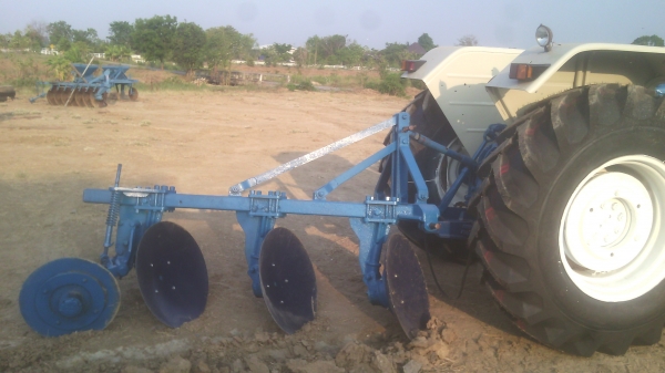 ขายรถไถฟอรด็รุถ่น6610    สองเพลาคานหน้าคาลาโล่   มีใบอินวอย0810076640